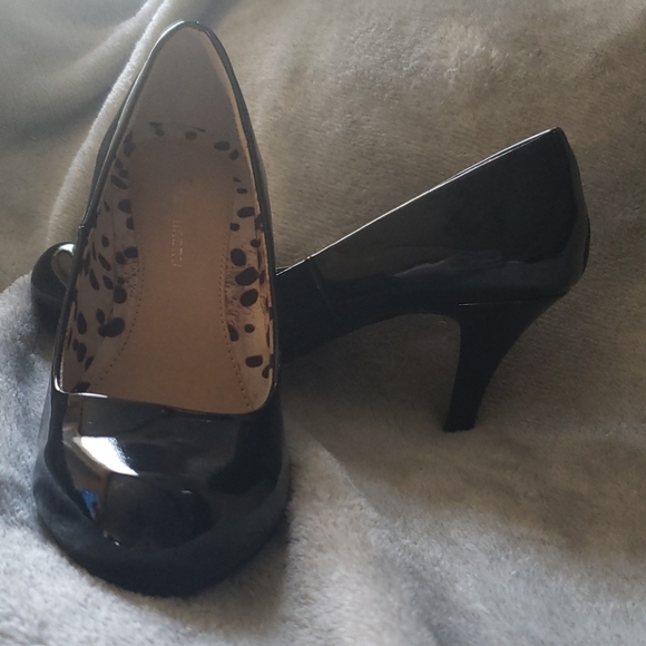 Heels - Picture 3 of 3